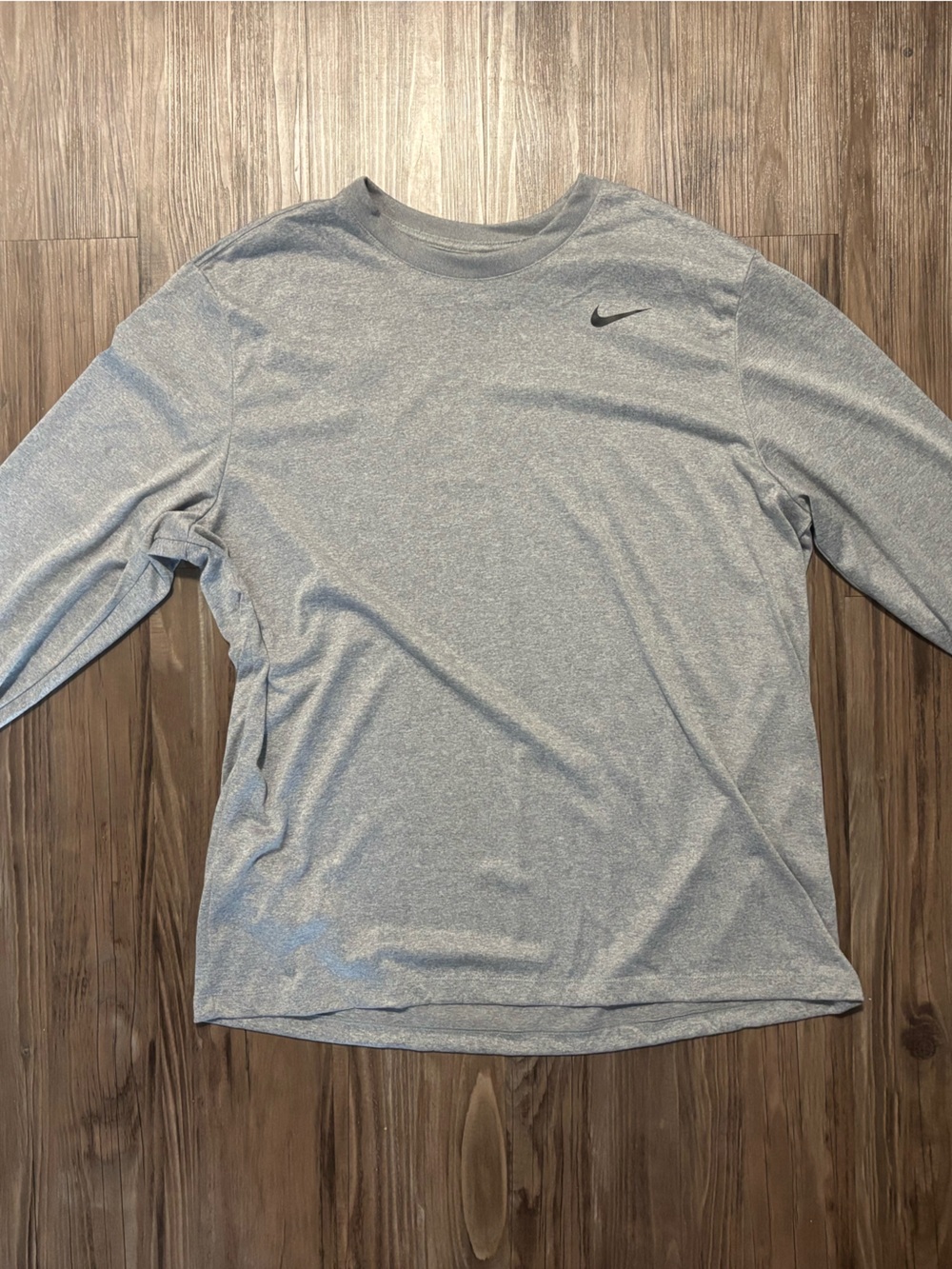 Nike Men’s Heather Gray Long-Sleeve Performance Tee